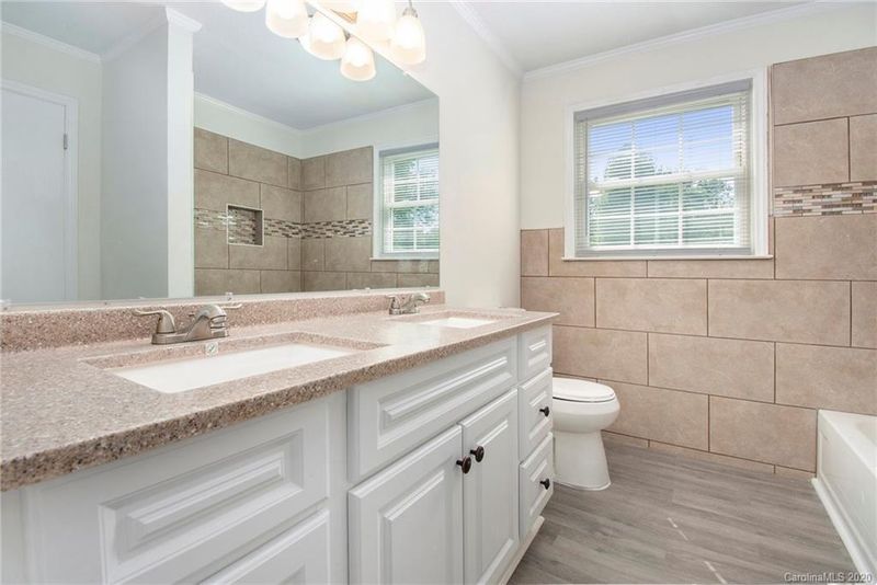 4208 Heatherstone Dr, Gastonia, NC 28056