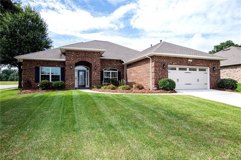 4025 High Cliff Ct, Gastonia, NC 28056