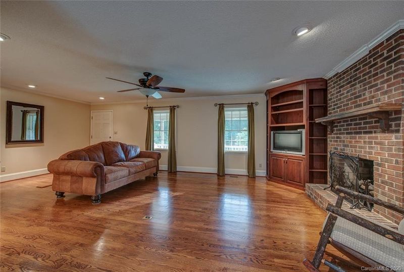 3501 Hickory Grove Rd, Gastonia, NC 28056