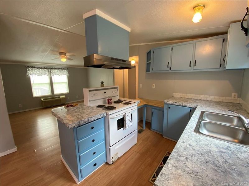 2157 Stanley Dr, Lincolnton, NC 28092
