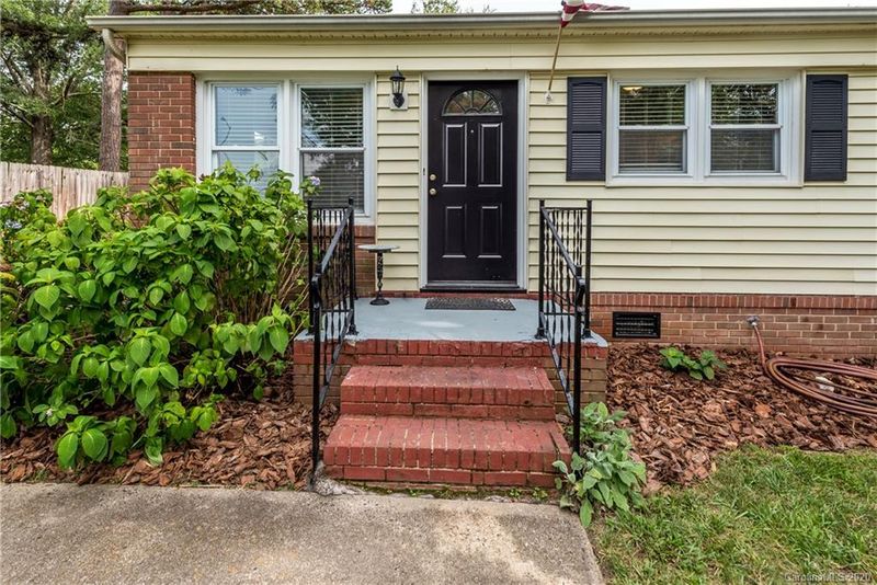 111 Kenmore Dr, Pineville, NC 28134