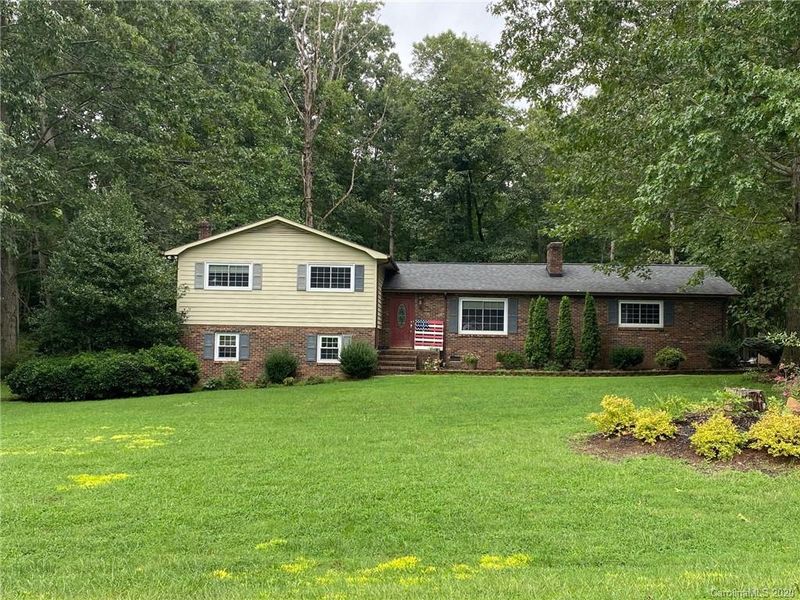4008 Dover St, Claremont, NC 28610