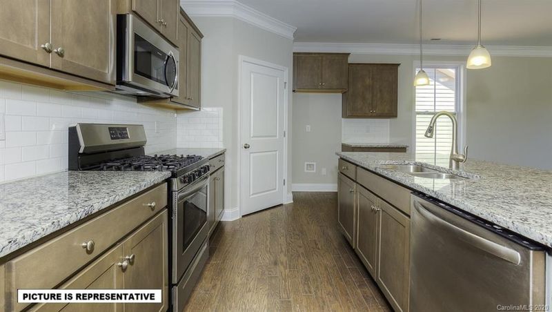 152 Hanks Bluff Dr, Mooresville, NC 28117
