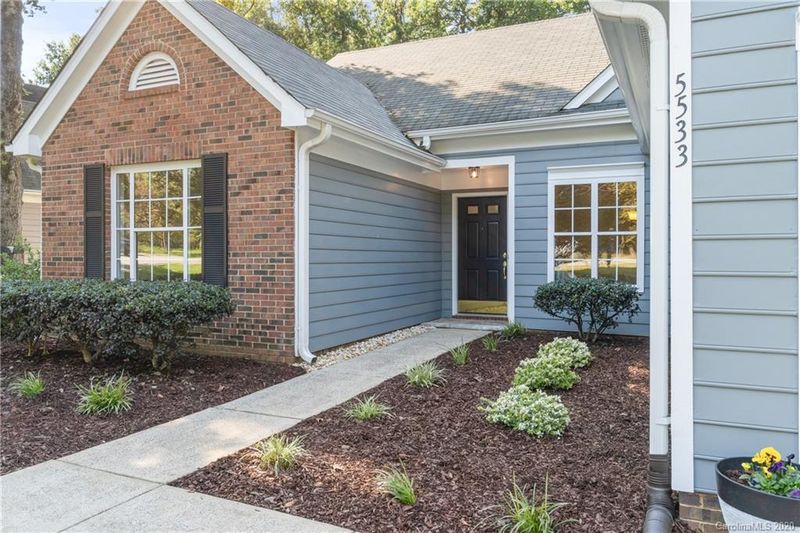 5533 Oak Dr, Charlotte, NC 28216