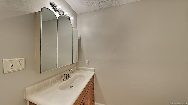641 Jasin Dr, Gastonia, NC 28054