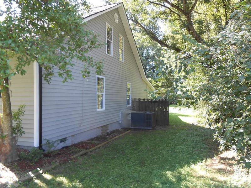 1227 Morgan St, Gastonia, NC 28054