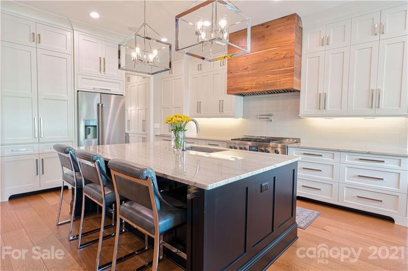 3323 Willow Oak Rd, Charlotte, NC 28209