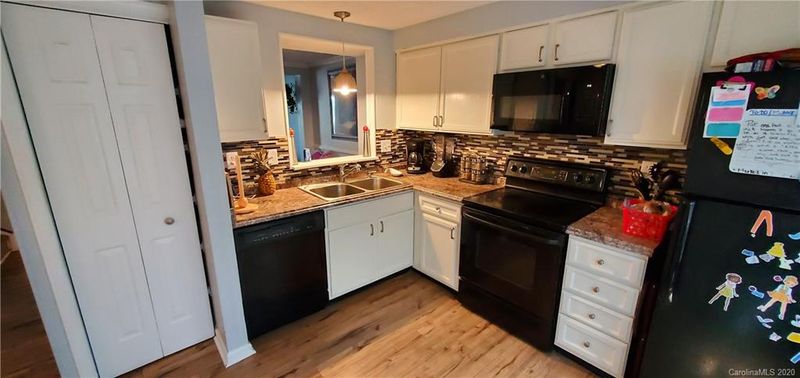 144 Water Oak Dr, Pineville, NC 28134