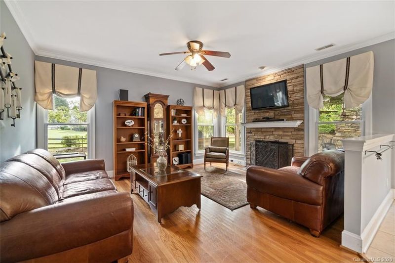 235 Bay Harbour Rd, Mooresville, NC 28117