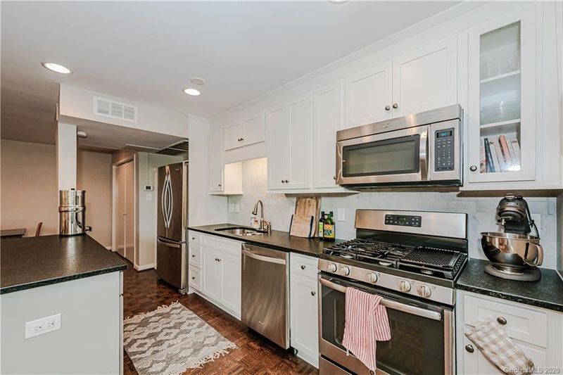 1300 Queens Rd #411, Charlotte, NC 28207