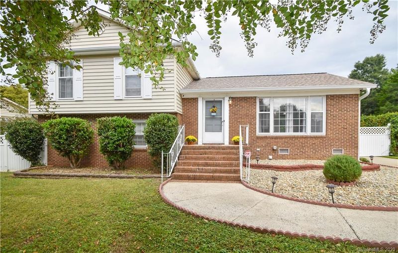 12307 Oakhaven Dr, Charlotte, NC 28273