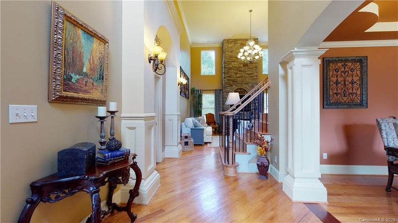1437 Sweetbriar Ln, Hickory, NC 28602