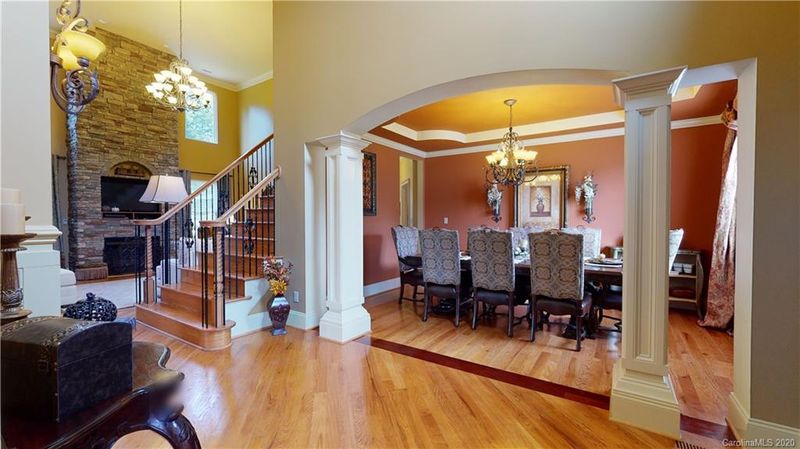 1437 Sweetbriar Ln, Hickory, NC 28602