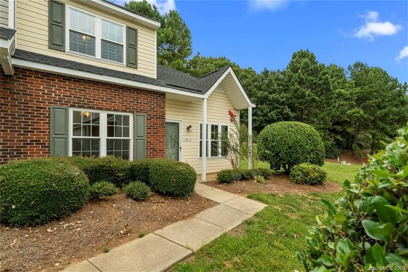 1813 Birch Heights Ct, Charlotte, NC 28213