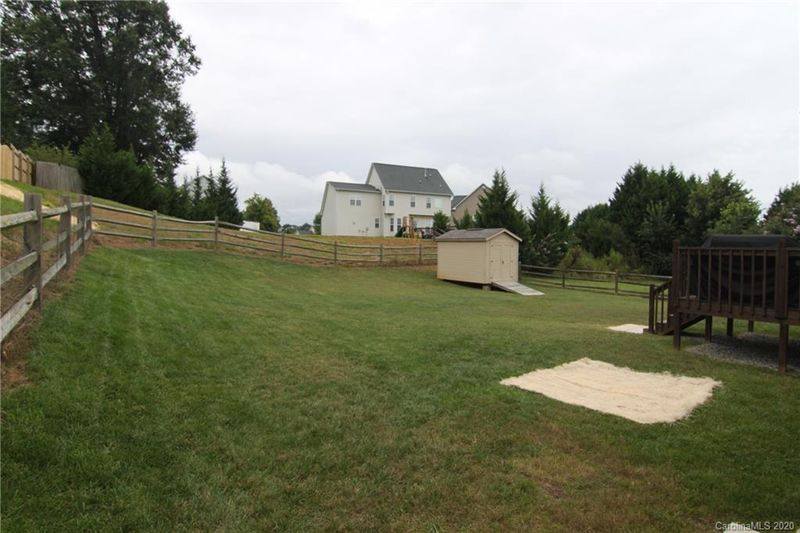 2005 Longhorn Dr, Dallas, NC 28034