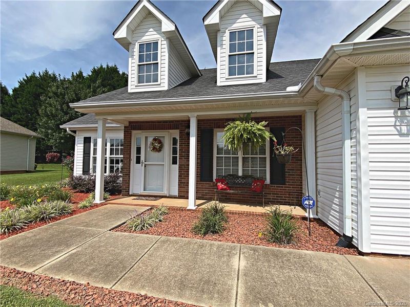708 Braemore Ct NW, Conover, NC 28613
