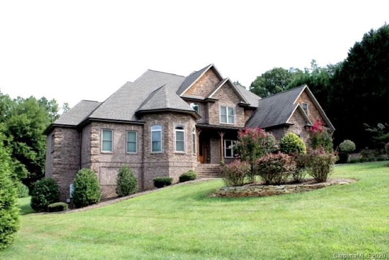 6388 Dwayne Starnes Dr, Hickory, NC 28602