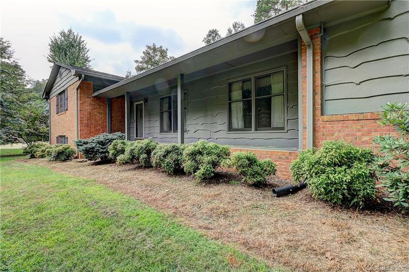 803 Meadowbrook Dr, Cherryville, NC 28021