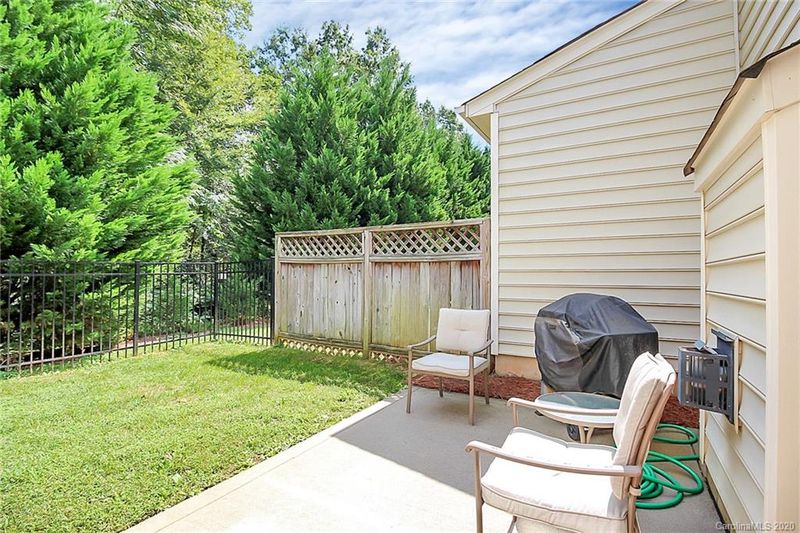 2305 Whitford Ln, Charlotte, NC 28210