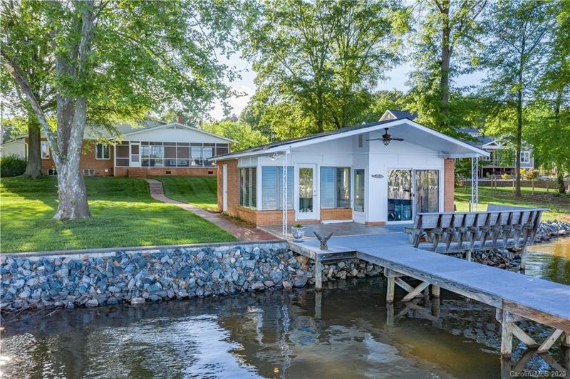 18214 Delray Dr, Cornelius, NC 28031