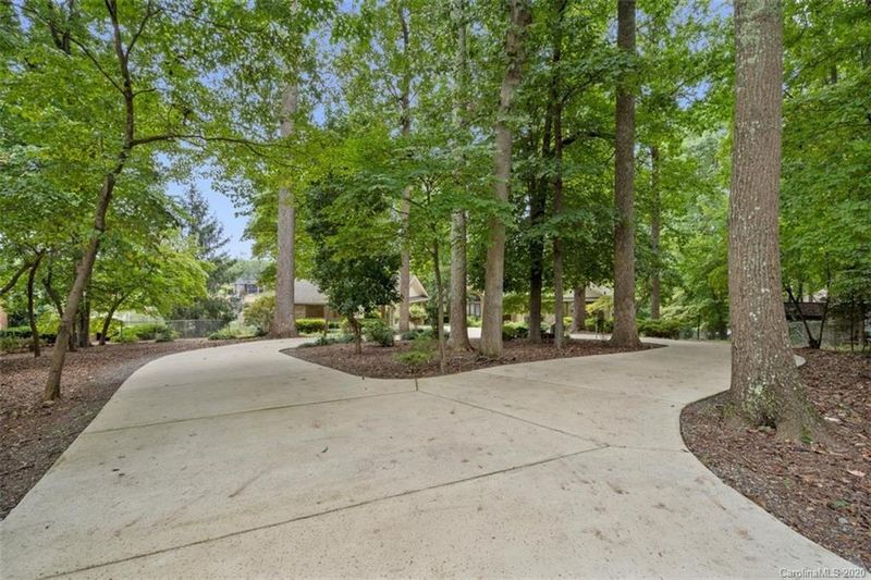 4597 River Oaks Rd, Lake Wylie, SC 29710