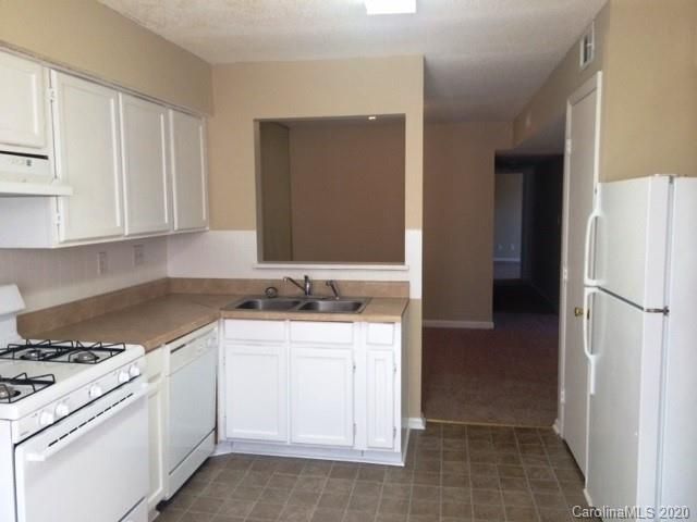 6023 Treetop Ct, Charlotte, NC 28212