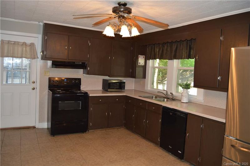 2554 Kool Park Rd NE, Hickory, NC 28601