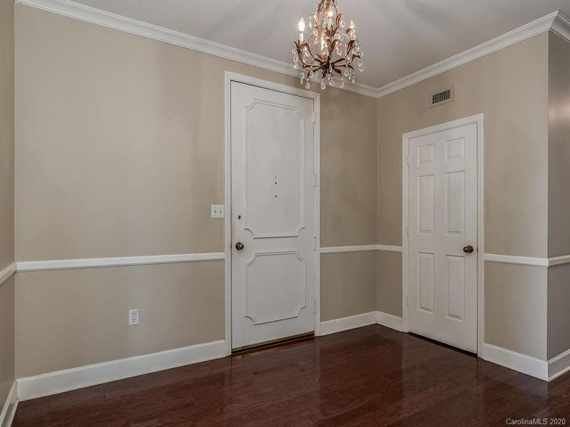 950 Cherokee Rd, Charlotte, NC 28207