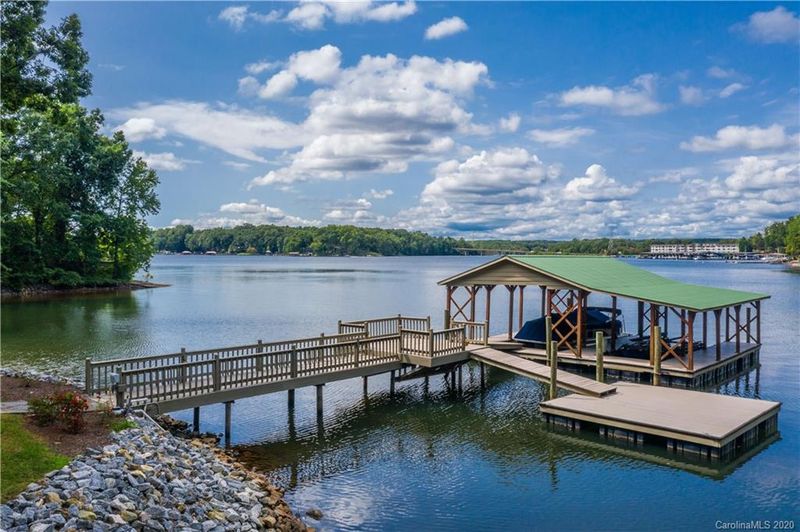 4587 Welborn Dr, Sherrills Ford, NC 28673