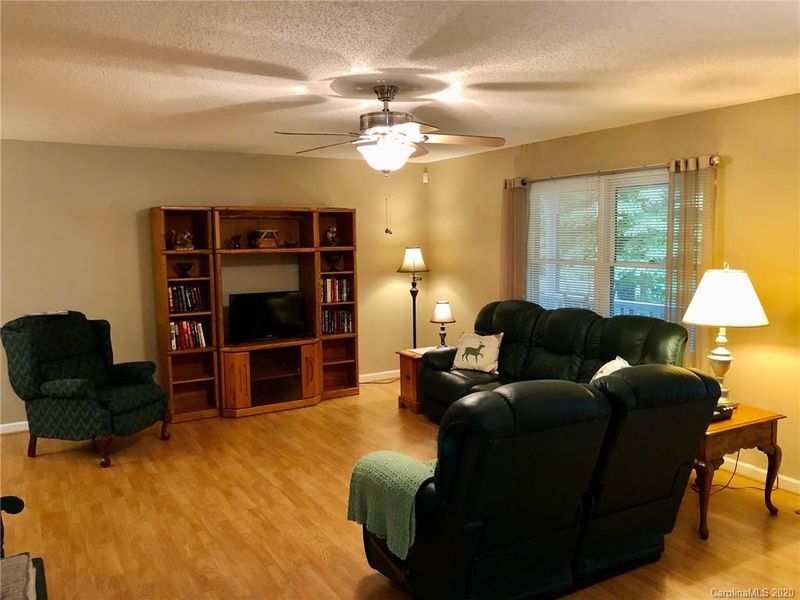 109 Springwood Ln, Stanley, NC 28164
