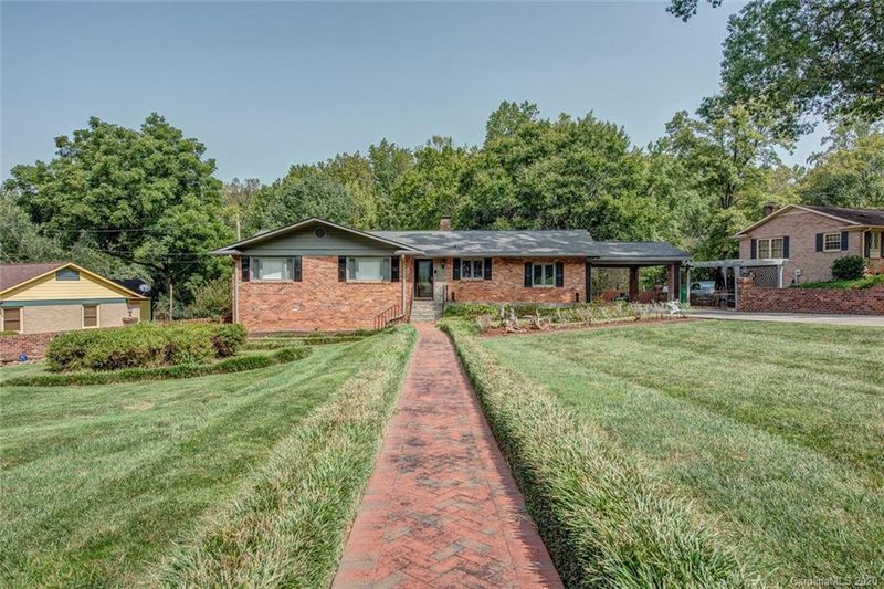 2113 Wensley Dr, Charlotte, NC 28210