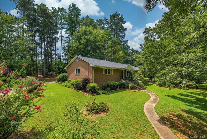 1908 Lakeview Dr, Pineville, NC 28134