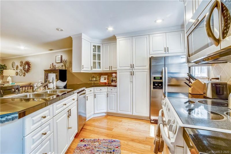 333 Circle Ave #M, Charlotte, NC 28207