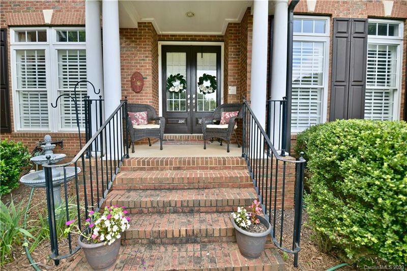 329 Chancelot Ln, Fort Mill, SC 29708