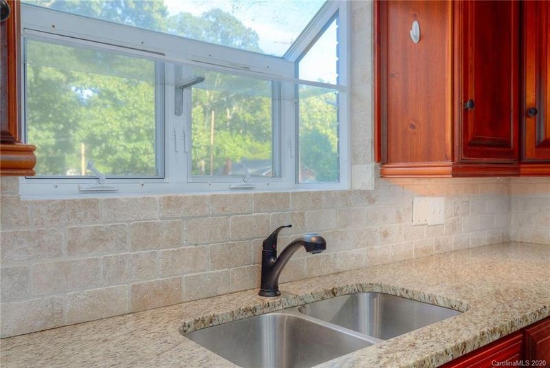 5221 Pine Dr, Charlotte, NC 28269