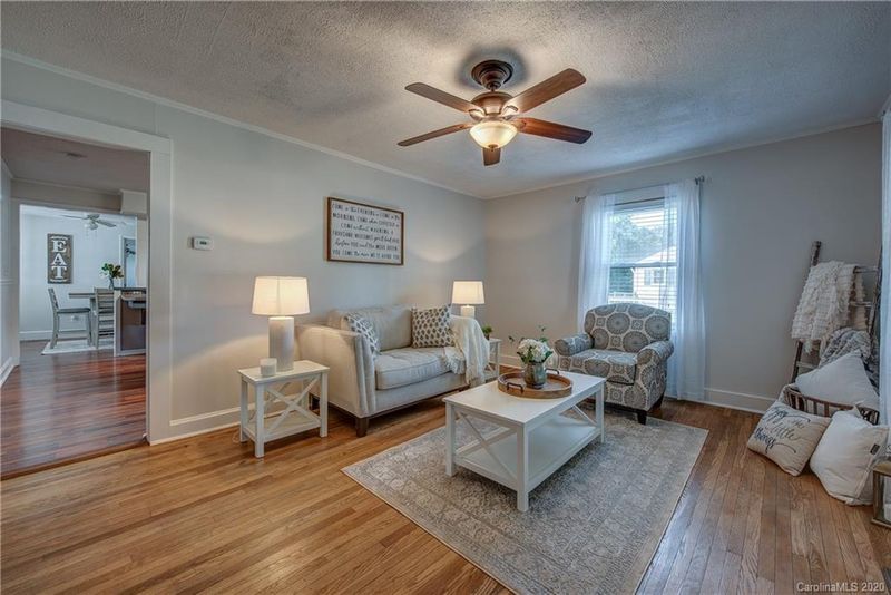 409 W Border St, Dallas, NC 28034