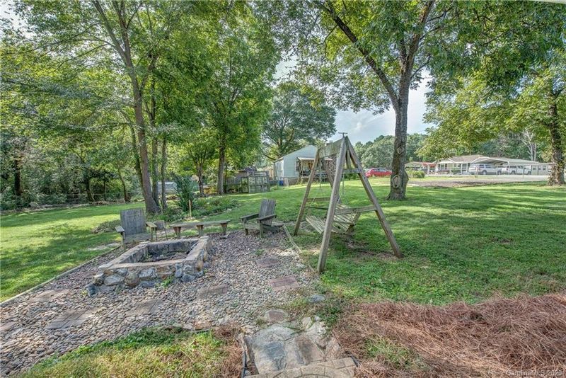 409 W Border St, Dallas, NC 28034
