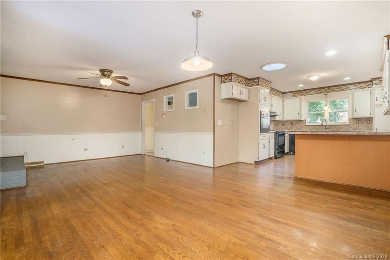 8033 Larkhaven Rd, Charlotte, NC 28216