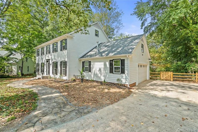630 Robmont Rd, Charlotte, NC 28270