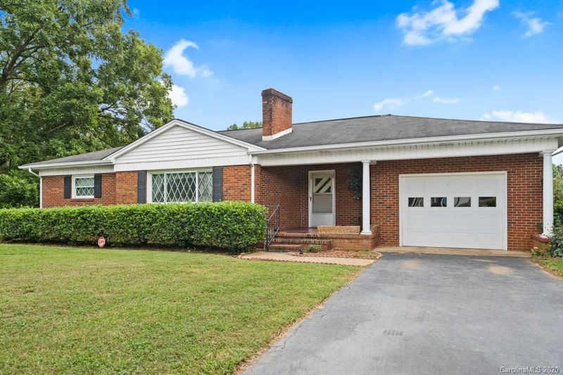 1710 17th Ave NE, Hickory, NC 28601