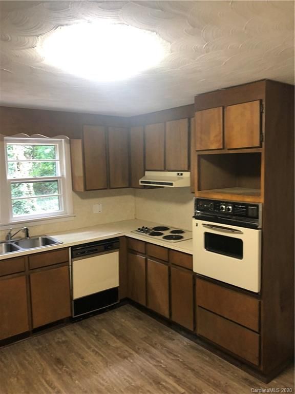 4466 Section House Rd, Hickory, NC 28601