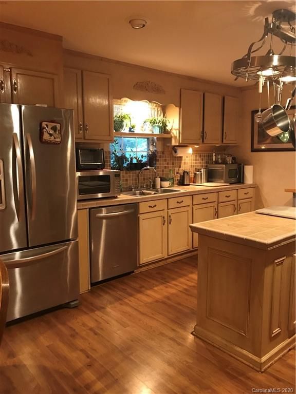 449 Kinard Ct, Matthews, NC 28104