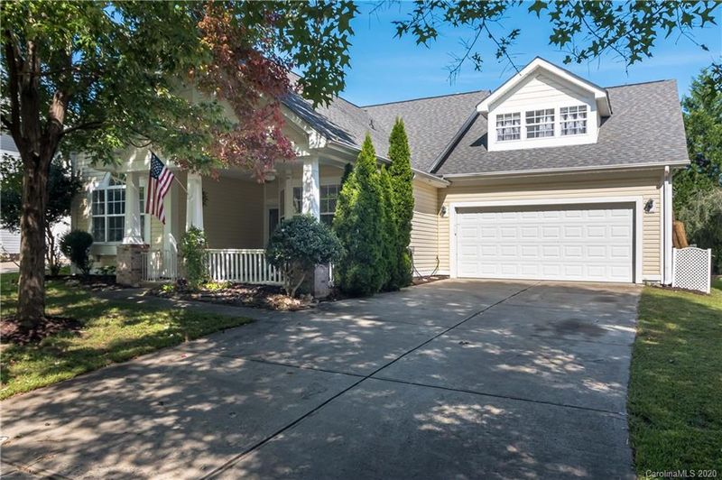 1043 Feather Oak Ln, Matthews, NC 28104