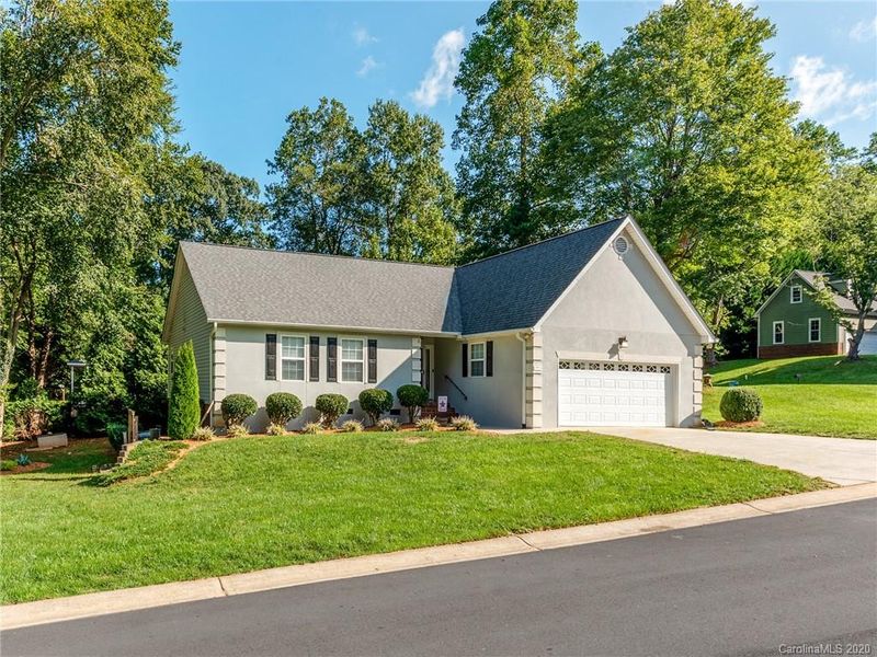 6903 Loretta Pl, Charlotte, NC 28215