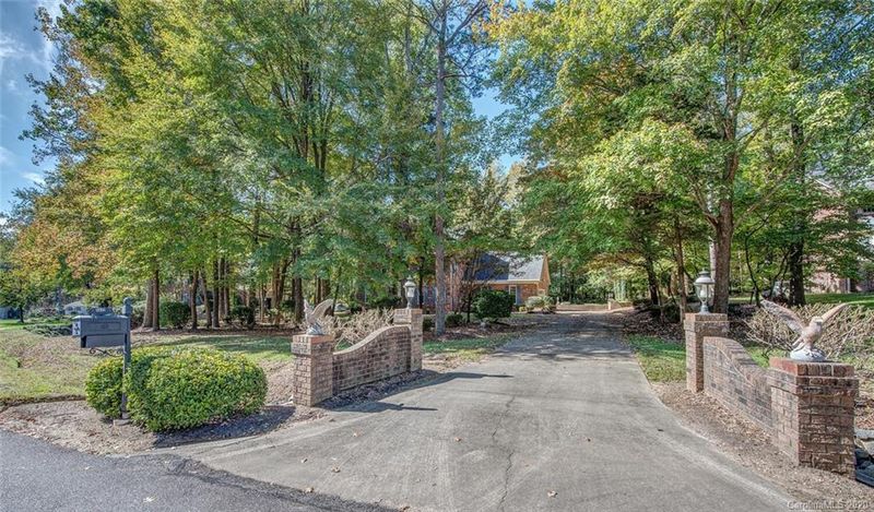 8412 Camelot Dr, Harrisburg, NC 28075