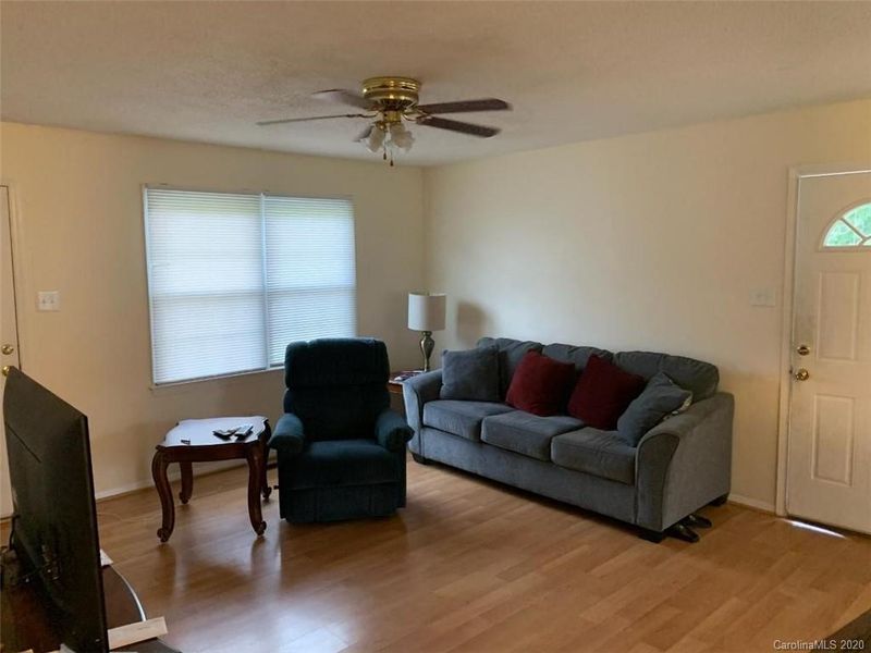 5440 Glenview Dr, Hickory, NC 28602
