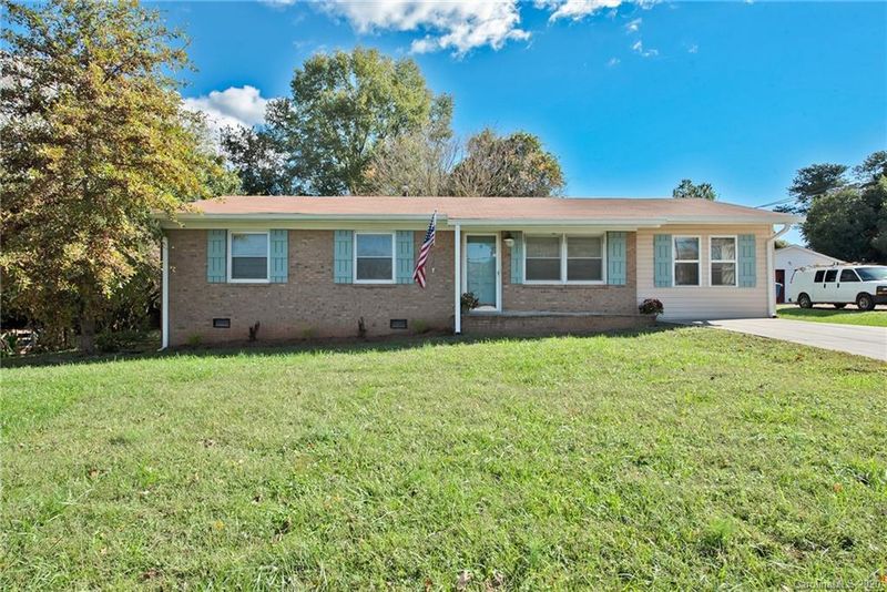 708 W Pine Cir, Statesville, NC 28677