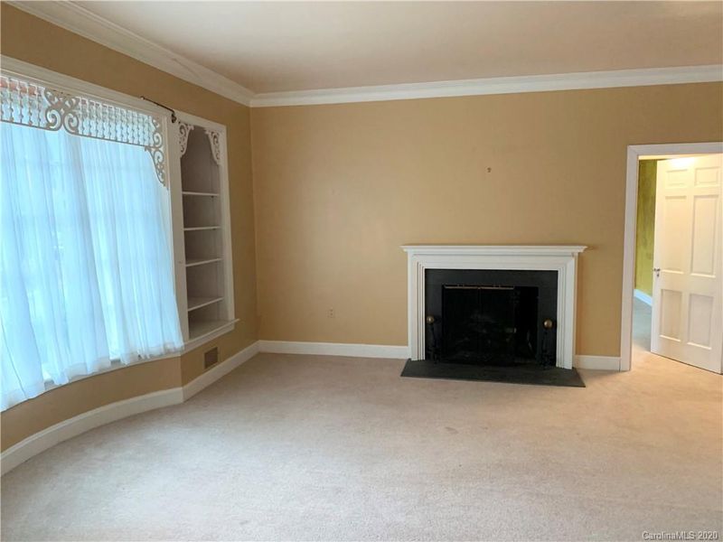 328 1st St NE, Hickory, NC 28601