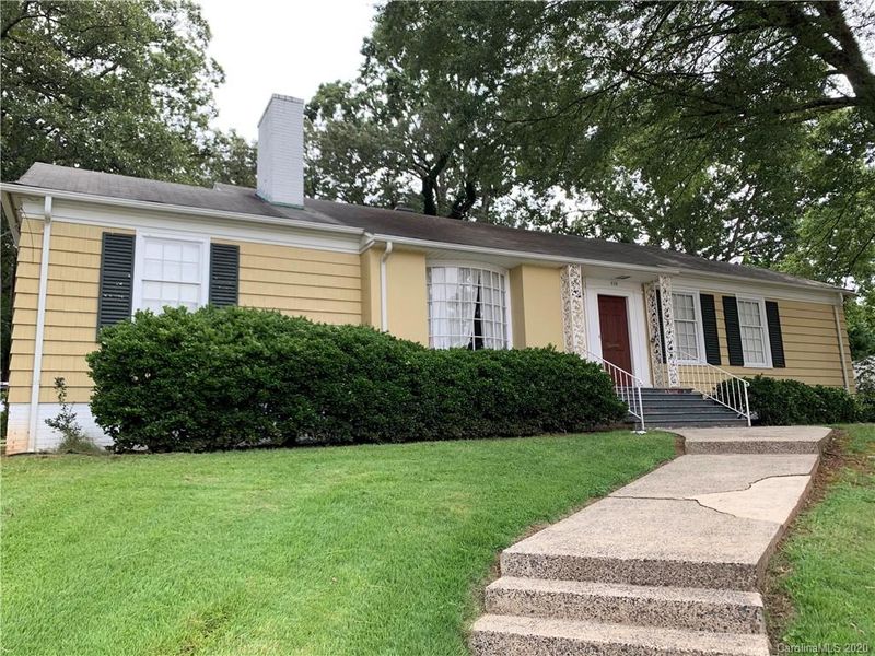328 1st St NE, Hickory, NC 28601
