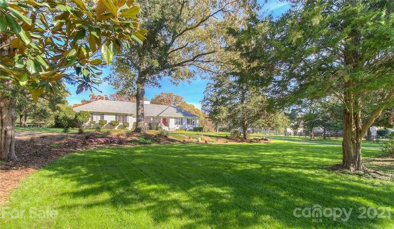 6955 Old Providence Rd, Charlotte, NC 28226